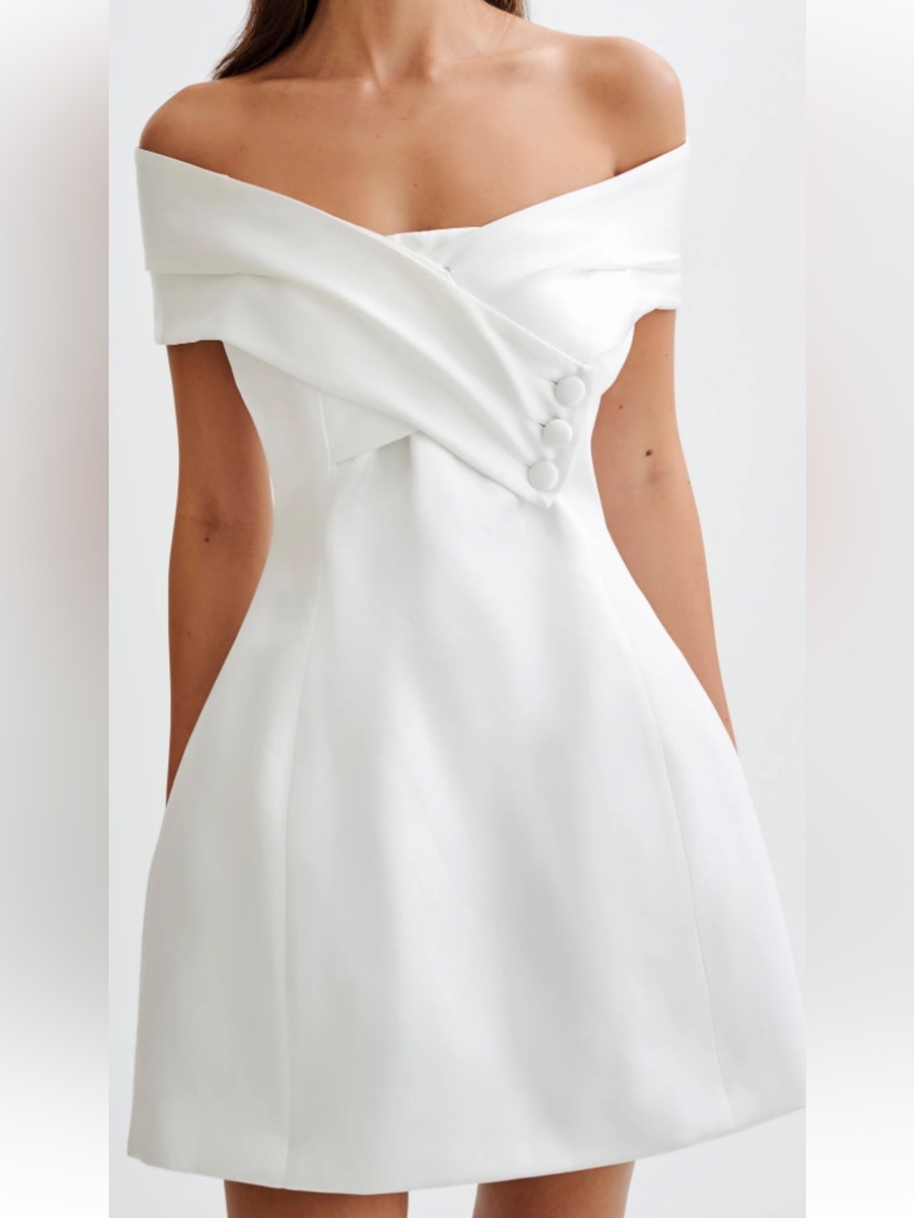 NWT MESHKI Evita Satin Off Shoulder Mini Dress in White - Size Small